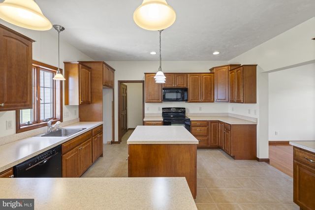 690 GRANT DR, Gettysburg, PA 17325