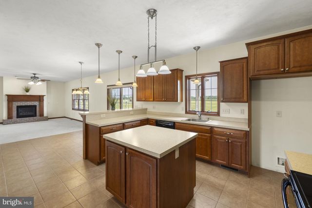 690 GRANT DR, Gettysburg, PA 17325