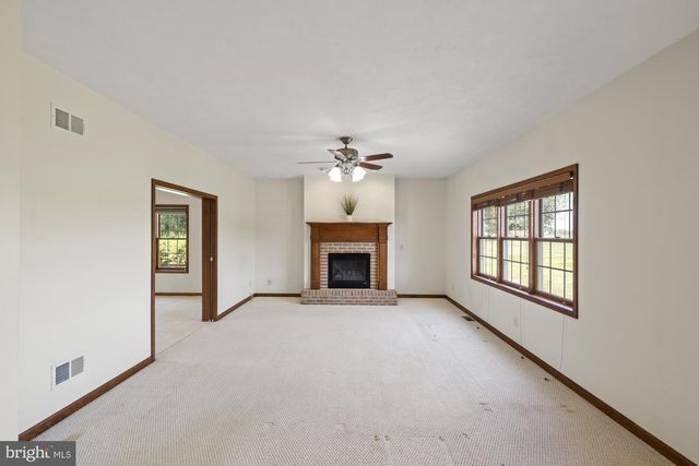 690 GRANT DR, Gettysburg, PA 17325