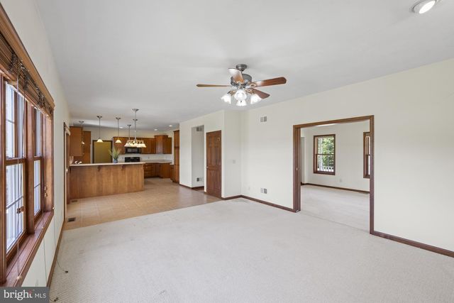 690 GRANT DR, Gettysburg, PA 17325