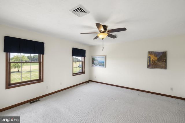 690 GRANT DR, Gettysburg, PA 17325