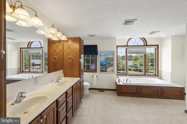 690 GRANT DR, Gettysburg, PA 17325