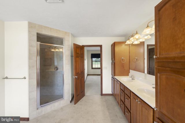 690 GRANT DR, Gettysburg, PA 17325