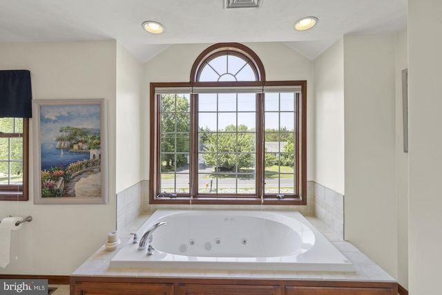 690 GRANT DR, Gettysburg, PA 17325