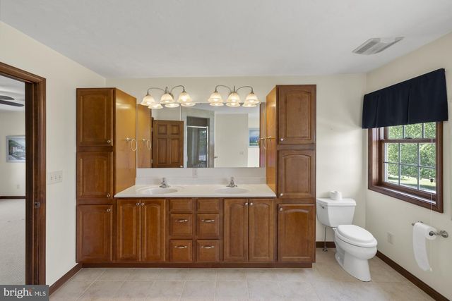 690 GRANT DR, Gettysburg, PA 17325