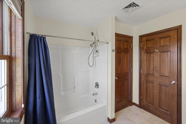 690 GRANT DR, Gettysburg, PA 17325