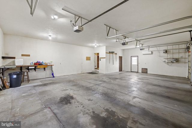 690 GRANT DR, Gettysburg, PA 17325