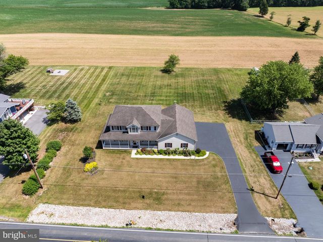 690 GRANT DR, Gettysburg, PA 17325