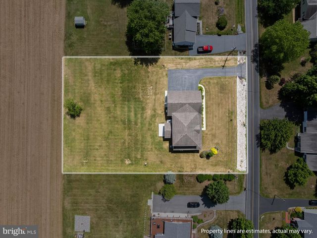 690 GRANT DR, Gettysburg, PA 17325