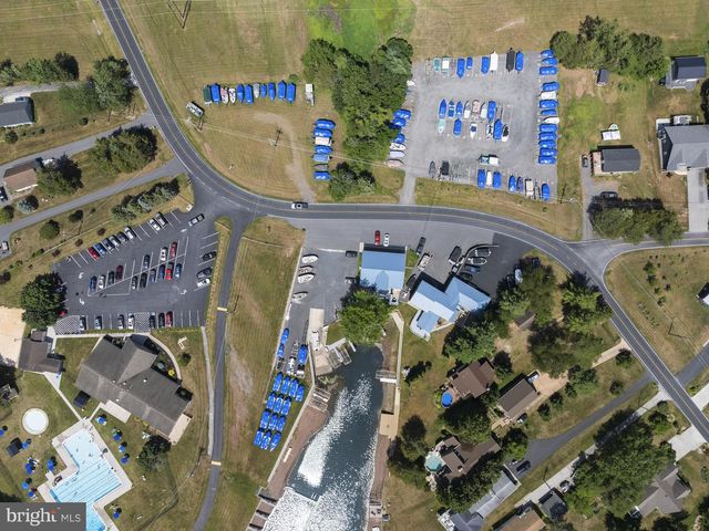 690 GRANT DR, Gettysburg, PA 17325