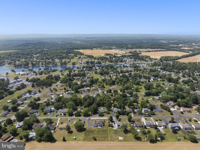 690 GRANT DR, Gettysburg, PA 17325