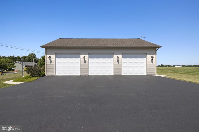 690 GRANT DR, Gettysburg, PA 17325