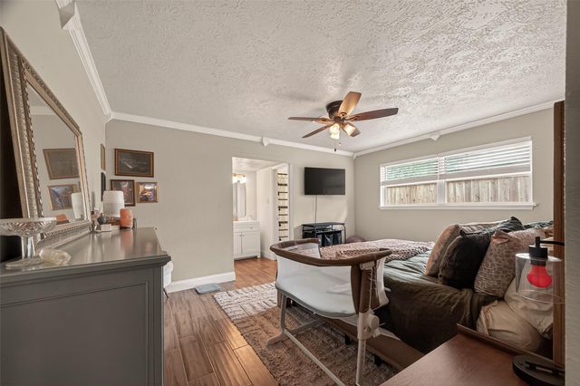1925 Winding Creek Drive, Pearland, TX 77581