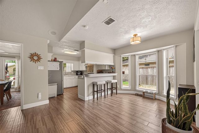 1925 Winding Creek Drive, Pearland, TX 77581
