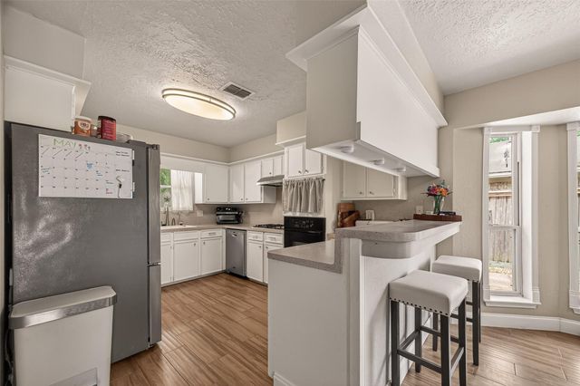 1925 Winding Creek Drive, Pearland, TX 77581
