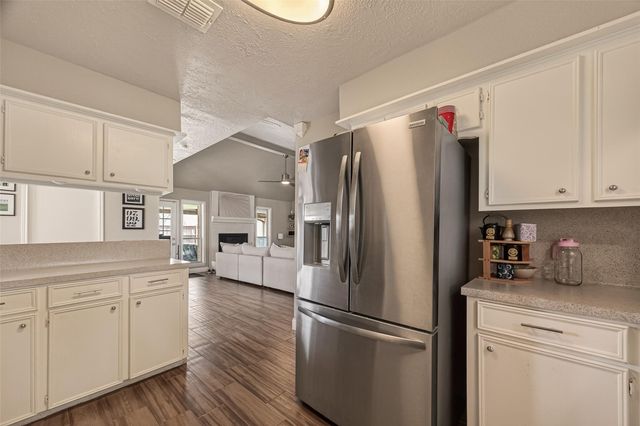 1925 Winding Creek Drive, Pearland, TX 77581