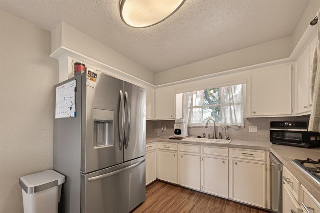 1925 Winding Creek Drive, Pearland, TX 77581