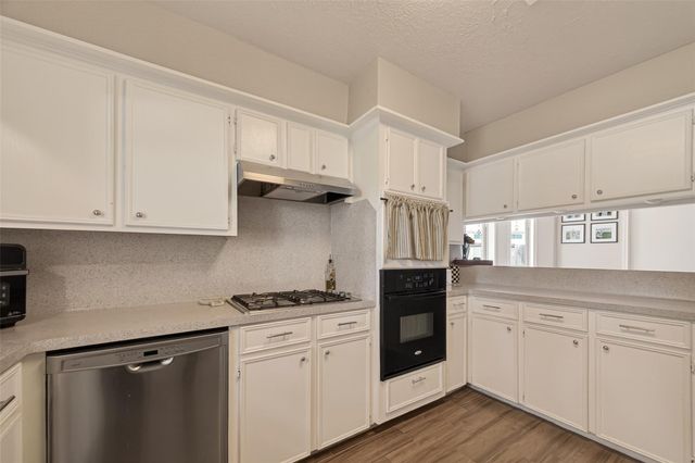 1925 Winding Creek Drive, Pearland, TX 77581