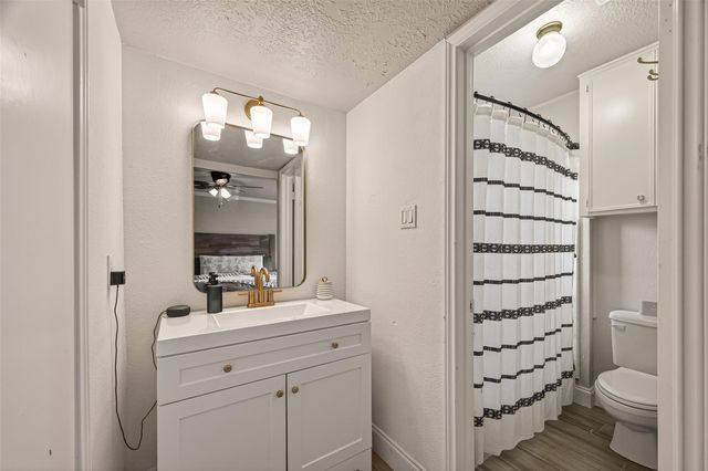 1925 Winding Creek Drive, Pearland, TX 77581