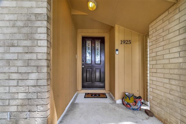 1925 Winding Creek Drive, Pearland, TX 77581