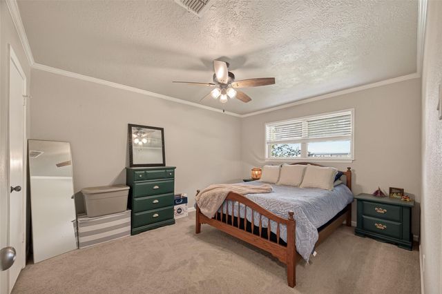 1925 Winding Creek Drive, Pearland, TX 77581