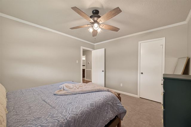 1925 Winding Creek Drive, Pearland, TX 77581