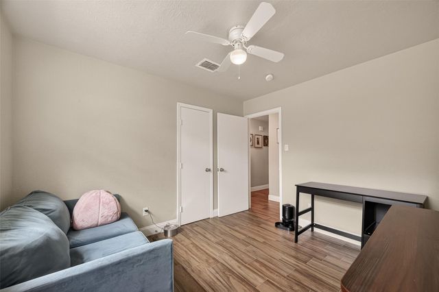 1925 Winding Creek Drive, Pearland, TX 77581