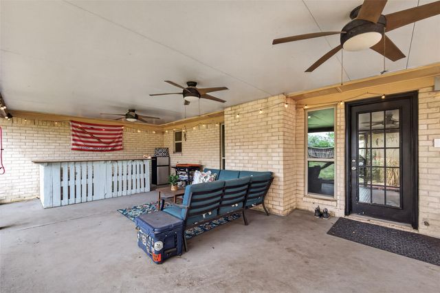 1925 Winding Creek Drive, Pearland, TX 77581