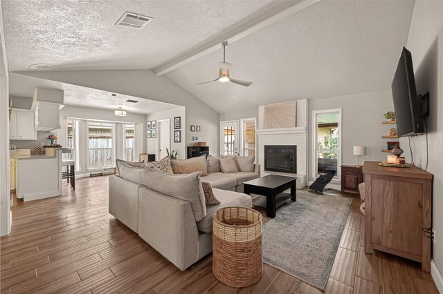 1925 Winding Creek Drive, Pearland, TX 77581
