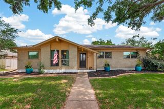 1925 Winding Creek Drive, Pearland, TX 77581