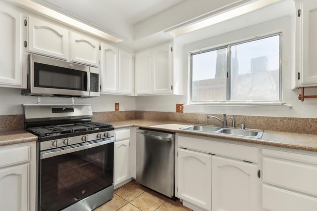 518 Jamie Ct, Rio Linda, CA 95673