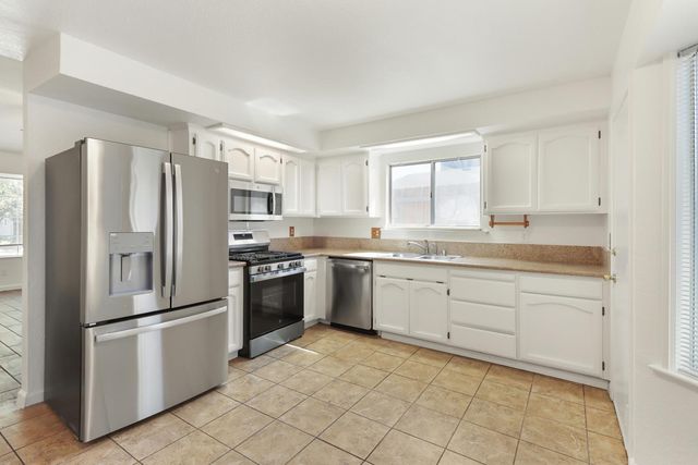 518 Jamie Ct, Rio Linda, CA 95673