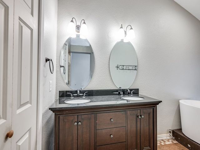 2104 Cold Springs Drive, Arlington, TX 76017