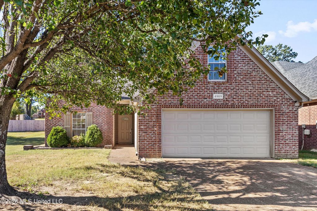 4909 Graham Lake Drive, Olive Branch, MS 38654 — exterior