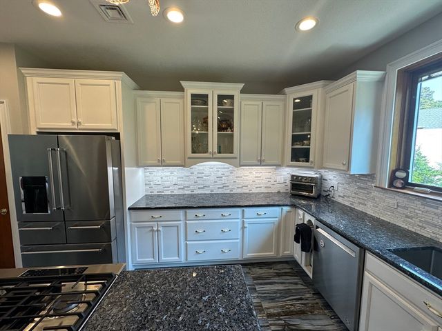 139 Blanchard St, Chicopee, MA 01020