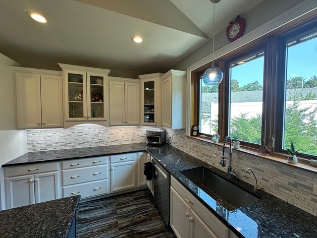 139 Blanchard St, Chicopee, MA 01020
