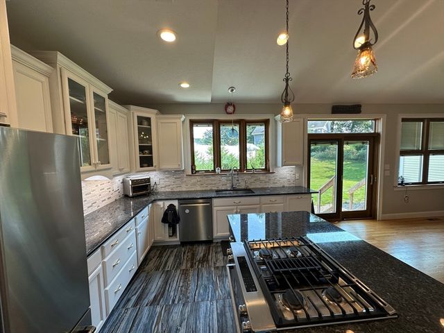 139 Blanchard St, Chicopee, MA 01020