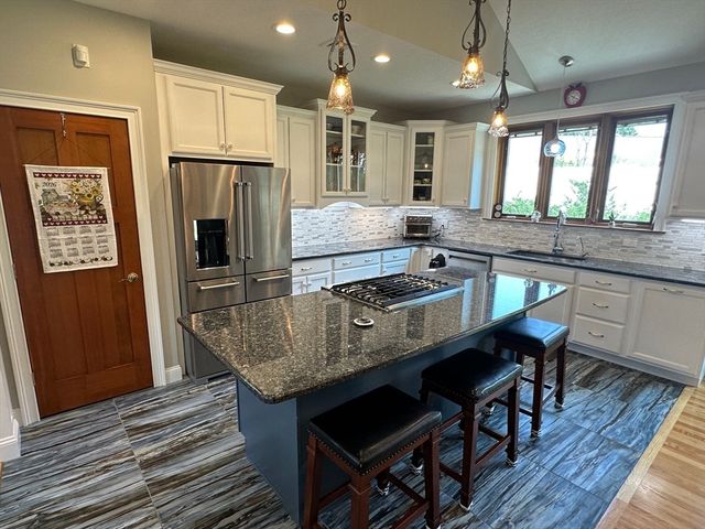 139 Blanchard St, Chicopee, MA 01020