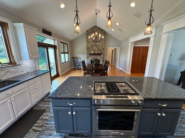 139 Blanchard St, Chicopee, MA 01020
