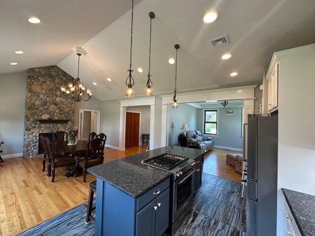 139 Blanchard St, Chicopee, MA 01020