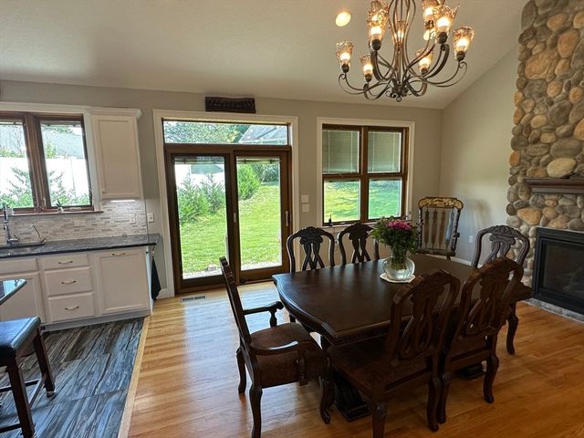139 Blanchard St, Chicopee, MA 01020