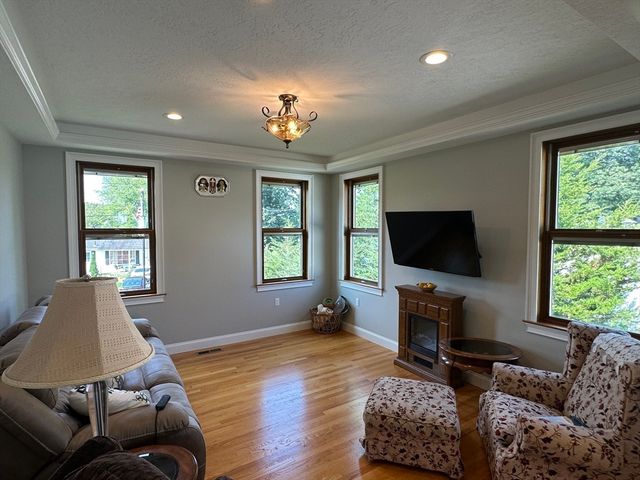 139 Blanchard St, Chicopee, MA 01020