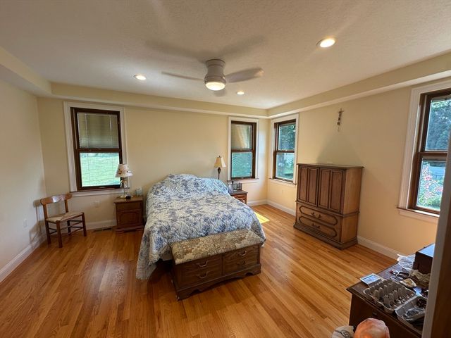 139 Blanchard St, Chicopee, MA 01020