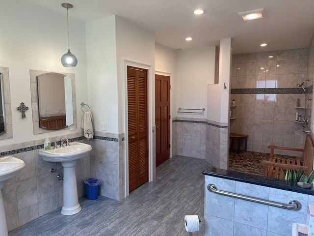 139 Blanchard St, Chicopee, MA 01020