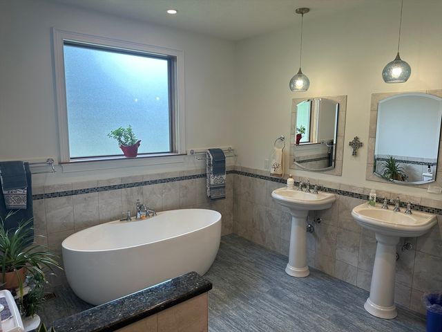 139 Blanchard St, Chicopee, MA 01020