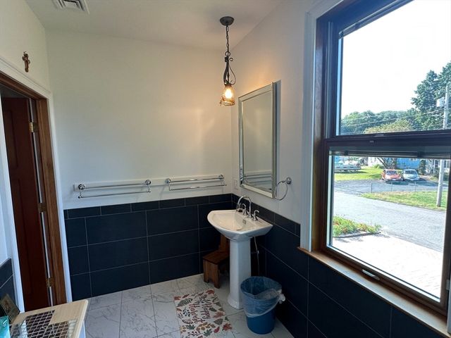 139 Blanchard St, Chicopee, MA 01020