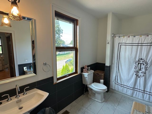 139 Blanchard St, Chicopee, MA 01020