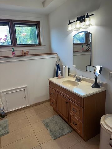 139 Blanchard St, Chicopee, MA 01020