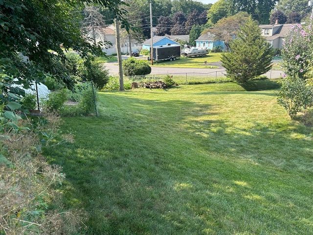 139 Blanchard St, Chicopee, MA 01020