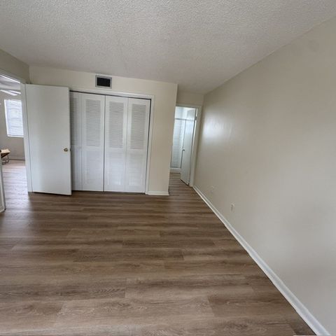 808 22nd Street 8, Vero Beach, FL 32960